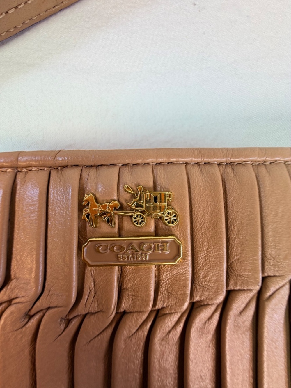 Coach Madison Gathered Leather Zip Clutch In Cappuccino & PURPLE interior - Picture 4 of 8